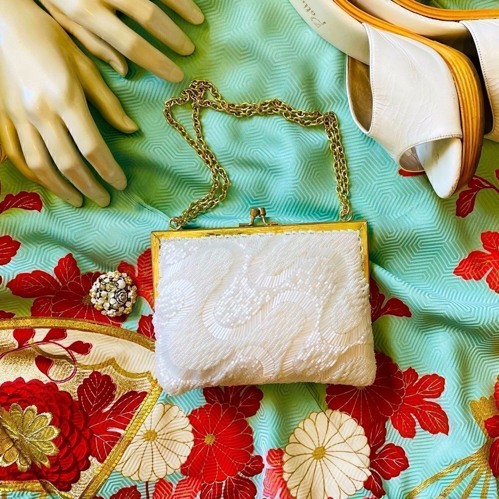 ♥️ Vintage 1950s 60s Mid Century white wave, hand beaded purse.